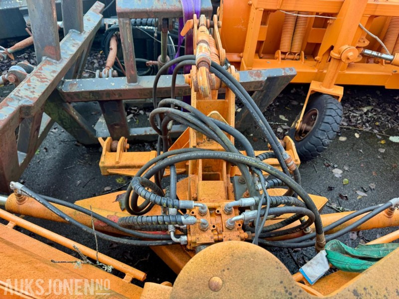 2012 Snježni Plug Snøplog - Accessoire pour Engins de chantier: photos 4 2012 Snježni Plug Snøplog - Accessoire pour Engins de chantier: photos 4