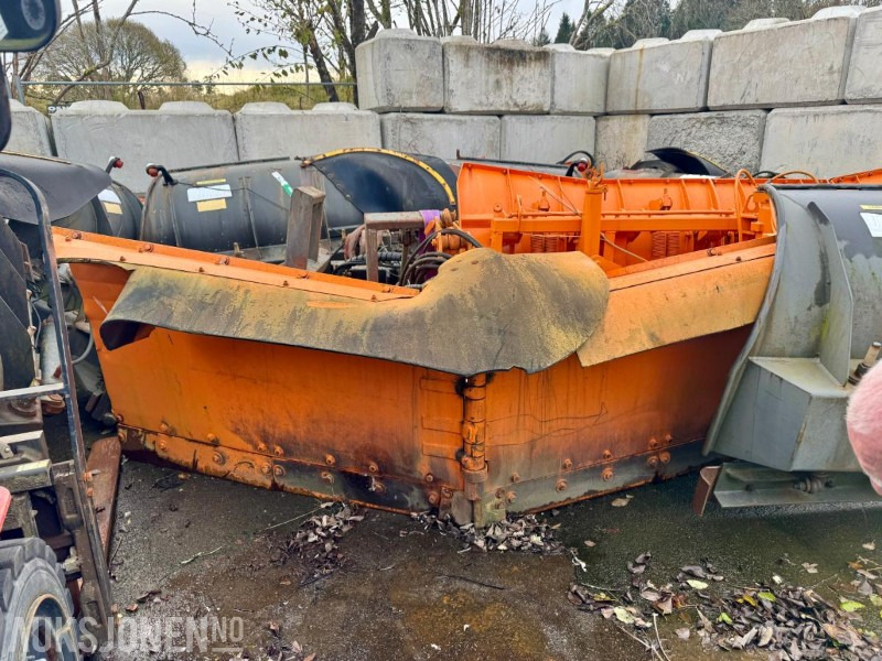 2012 Snježni Plug Snøplog - Accessoire pour Engins de chantier: photos 2 2012 Snježni Plug Snøplog - Accessoire pour Engins de chantier: photos 2