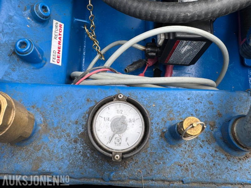 2022 VERA dieseltank med pumpe / 2000L - Accessoire pour Engins de chantier: photos 5 2022 VERA dieseltank med pumpe / 2000L - Accessoire pour Engins de chantier: photos 5