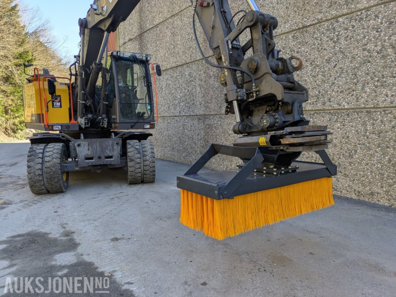 Feiekost til 9-16 tonns graver - Kombinert S50/S60 feste - Accessoire pour Engins de chantier: photos 4 Feiekost til 9-16 tonns graver - Kombinert S50/S60 feste - Accessoire pour Engins de chantier: photos 4