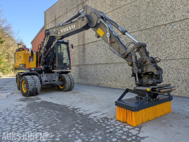 Feiekost til 9-16 tonns graver - Kombinert S50/S60 feste - Accessoire pour Engins de chantier: photos 2 Feiekost til 9-16 tonns graver - Kombinert S50/S60 feste - Accessoire pour Engins de chantier: photos 2