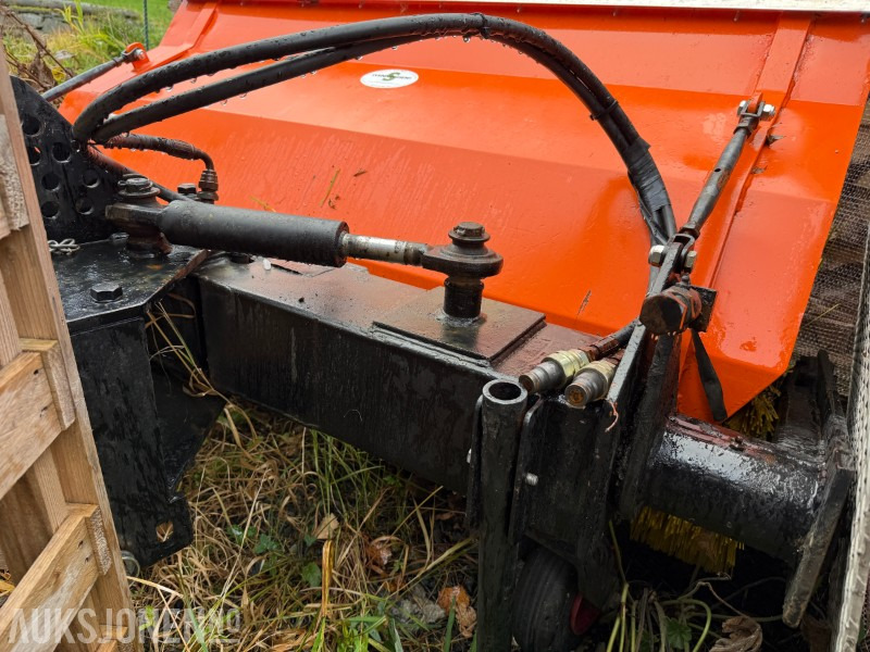 GMR feiemaskin med 1,5 m arbeidsbreidde og hydraulisk drift. - Accessoire pour Engins de chantier: photos 5 GMR feiemaskin med 1,5 m arbeidsbreidde og hydraulisk drift. - Accessoire pour Engins de chantier: photos 5