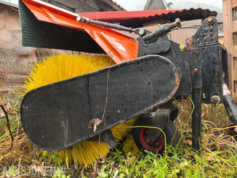 GMR feiemaskin med 1,5 m arbeidsbreidde og hydraulisk drift. - Accessoire pour Engins de chantier: photos 2 GMR feiemaskin med 1,5 m arbeidsbreidde og hydraulisk drift. - Accessoire pour Engins de chantier: photos 2