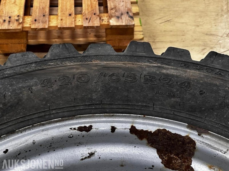 Nokian Tri 2 420/65 R24 dekk sett på felg til Lundberg 5200 LSE - Accessoire pour Engins de chantier: photos 2 Nokian Tri 2 420/65 R24 dekk sett på felg til Lundberg 5200 LSE - Accessoire pour Engins de chantier: photos 2