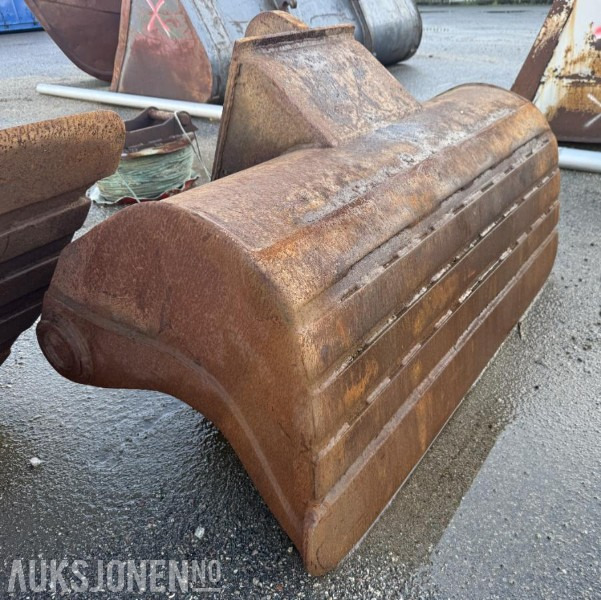 Pusseskuff m/BM feste. - Accessoire pour Engins de chantier: photos 2 Pusseskuff m/BM feste. - Accessoire pour Engins de chantier: photos 2