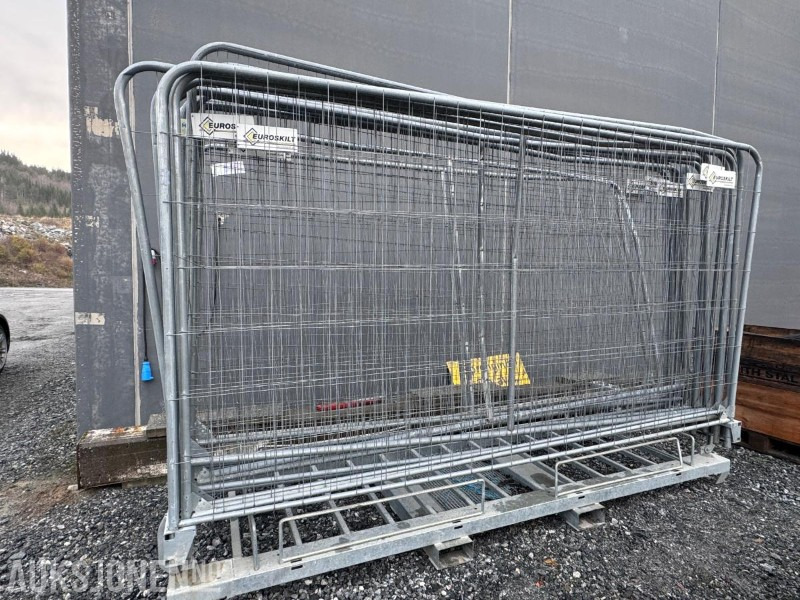 Stor pakke med områdesikring - byggegjerder, stablekasetter/transportkasetter, føtter og div. klammer - Accessoire pour Engins de chantier: photos 1 Stor pakke med områdesikring - byggegjerder, stablekasetter/transportkasetter, føtter og div. klammer - Accessoire pour Engins de chantier: photos 1
