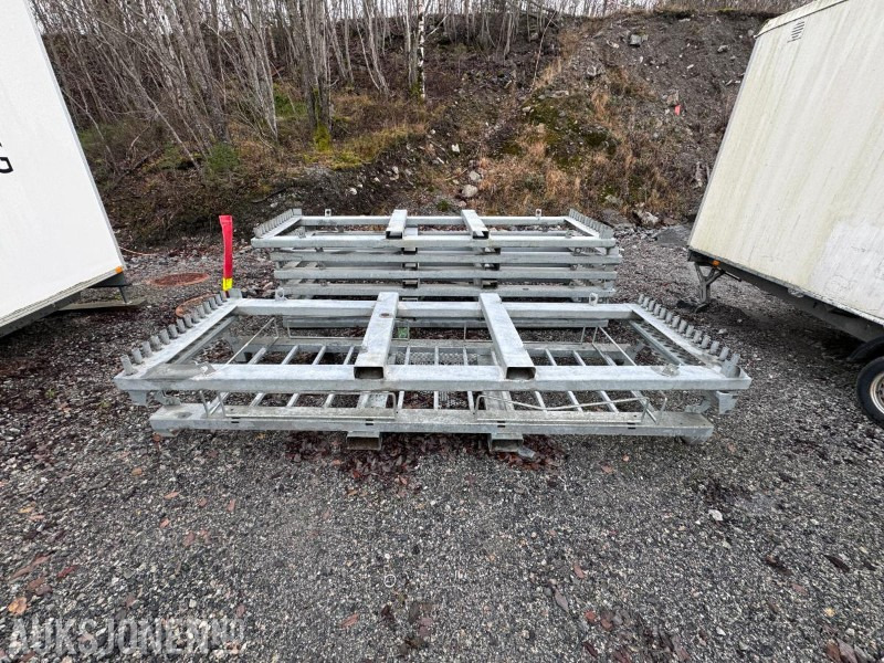 Stor pakke med områdesikring - byggegjerder, stablekasetter/transportkasetter, føtter og div. klammer - Accessoire pour Engins de chantier: photos 4 Stor pakke med områdesikring - byggegjerder, stablekasetter/transportkasetter, føtter og div. klammer - Accessoire pour Engins de chantier: photos 4