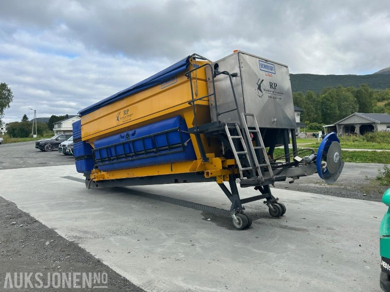 2016 AEBI Schmidt Stratos Fastsandspreder - Camion: photos 3 2016 AEBI Schmidt Stratos Fastsandspreder - Camion: photos 3