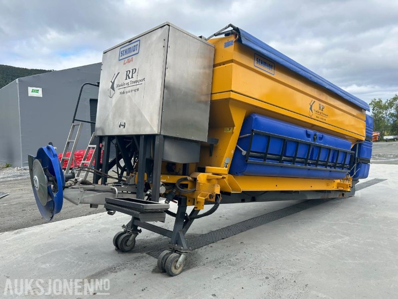 2016 AEBI Schmidt Stratos Fastsandspreder - Camion: photos 1 2016 AEBI Schmidt Stratos Fastsandspreder - Camion: photos 1