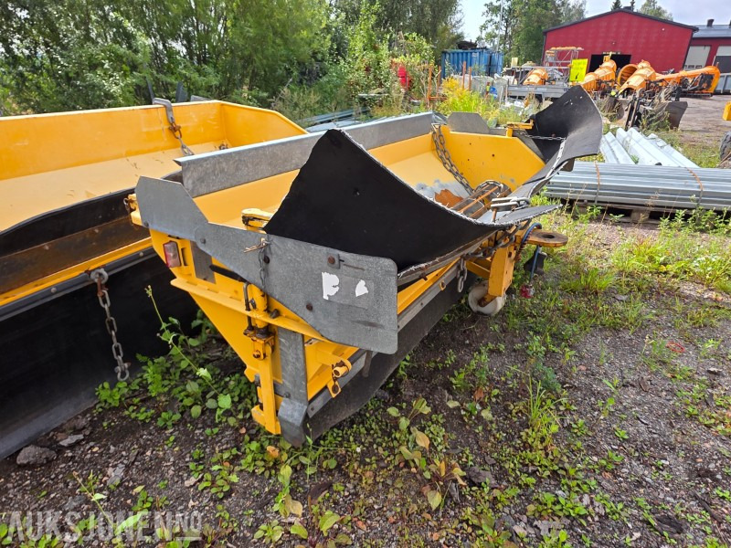 Falköping Falköping LB 1000 BLU Etterhengende Strøapparat - Matériel de chantier: photos 4 Falköping Falköping LB 1000 BLU Etterhengende Strøapparat - Matériel de chantier: photos 4