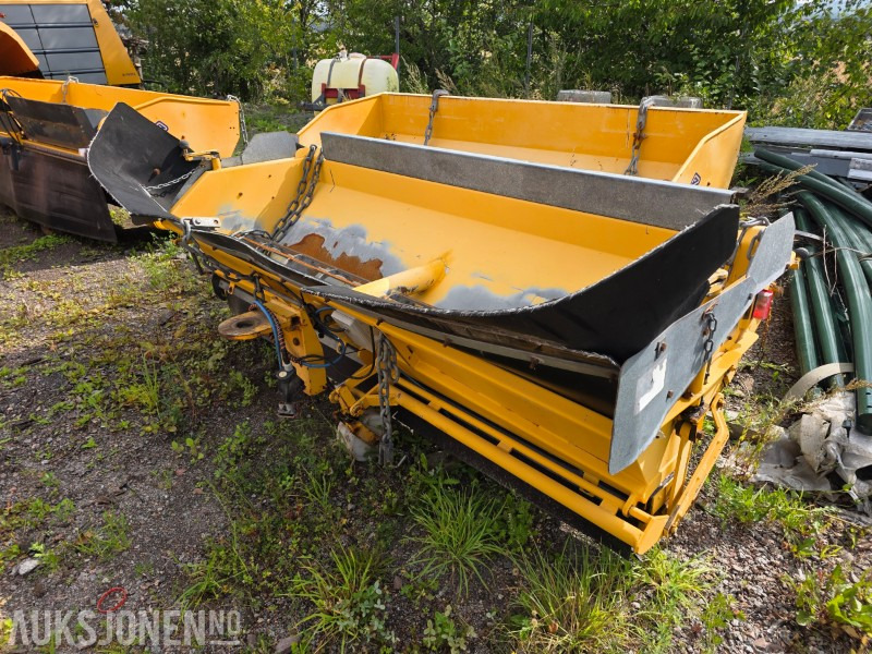 Falköping Falköping LB 1000 BLU Etterhengende Strøapparat - Matériel de chantier: photos 1 Falköping Falköping LB 1000 BLU Etterhengende Strøapparat - Matériel de chantier: photos 1
