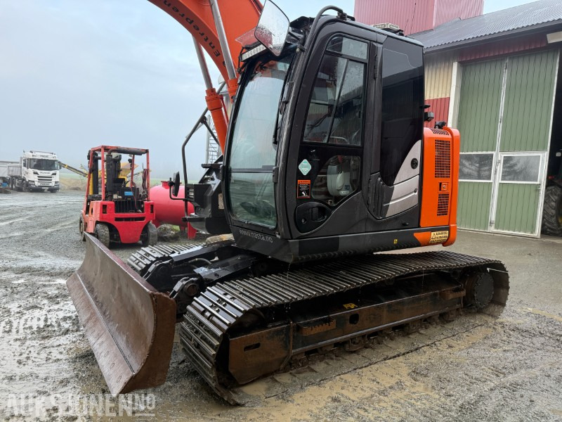 Hitachi ZX135 US-6 EC219, 2 skuffer, sentralsmøring - Pelle: photos 2 Hitachi ZX135 US-6 EC219, 2 skuffer, sentralsmøring - Pelle: photos 2