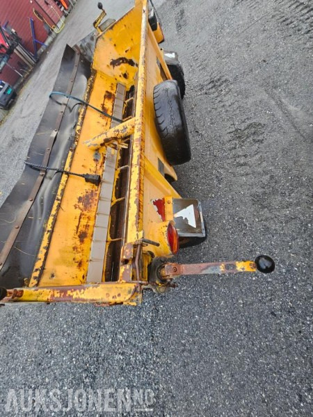 1991 Falköping Sandstrøer / Slepestrøer med hjul - Slepefeste - Type B10LU - 1 m3 - Machine agricole: photos 5 1991 Falköping Sandstrøer / Slepestrøer med hjul - Slepefeste - Type B10LU - 1 m3 - Machine agricole: photos 5