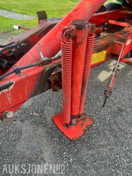 2011 Pronar T185 Krokhenger med hydraulisk dumperfeste - Machine agricole: photos 5 2011 Pronar T185 Krokhenger med hydraulisk dumperfeste - Machine agricole: photos 5