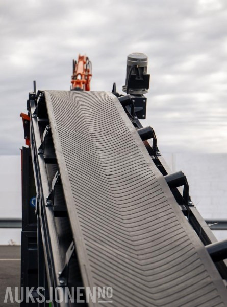 Transportør 6 meter bensindrevet Transportbånd - Mobilt - Matekasse og hjulsett er inkludert. - Machine agricole: photos 2 Transportør 6 meter bensindrevet Transportbånd - Mobilt - Matekasse og hjulsett er inkludert. - Machine agricole: photos 2