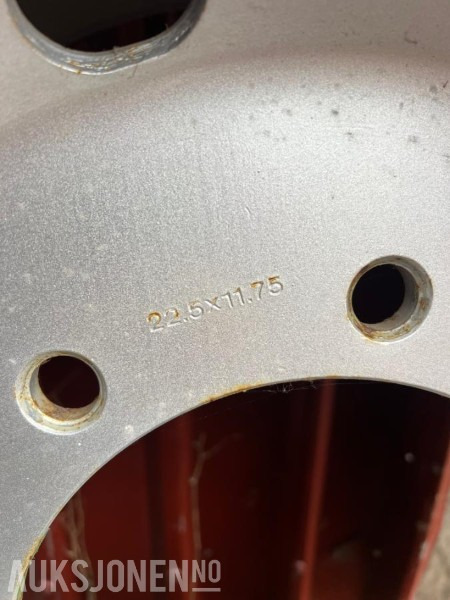 Ubrukt dekk med felg 400R 22,5 - 22,5x11,75 - Machine agricole: photos 5 Ubrukt dekk med felg 400R 22,5 - 22,5x11,75 - Machine agricole: photos 5