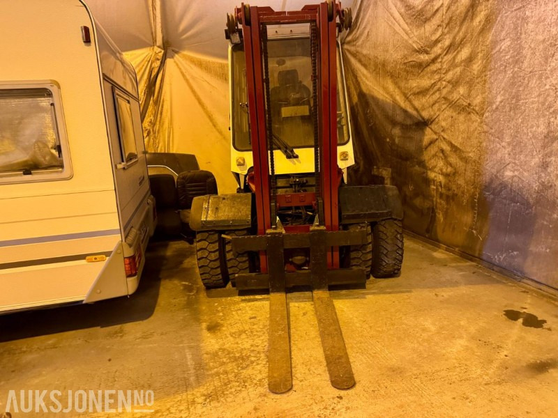 1990 Toyota 5FD40 - Truck - Timer: 9376 - Matériel de manutention: photos 5 1990 Toyota 5FD40 - Truck - Timer: 9376 - Matériel de manutention: photos 5