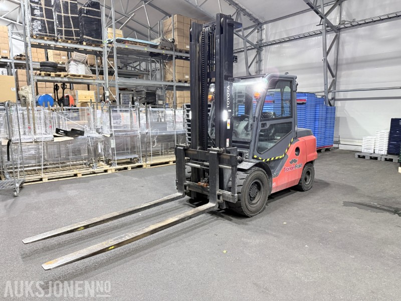 2017 Toyota 40-8FD50N - 5 tonnstruck - Kun 3080t! - Matériel de manutention: photos 1 2017 Toyota 40-8FD50N - 5 tonnstruck - Kun 3080t! - Matériel de manutention: photos 1