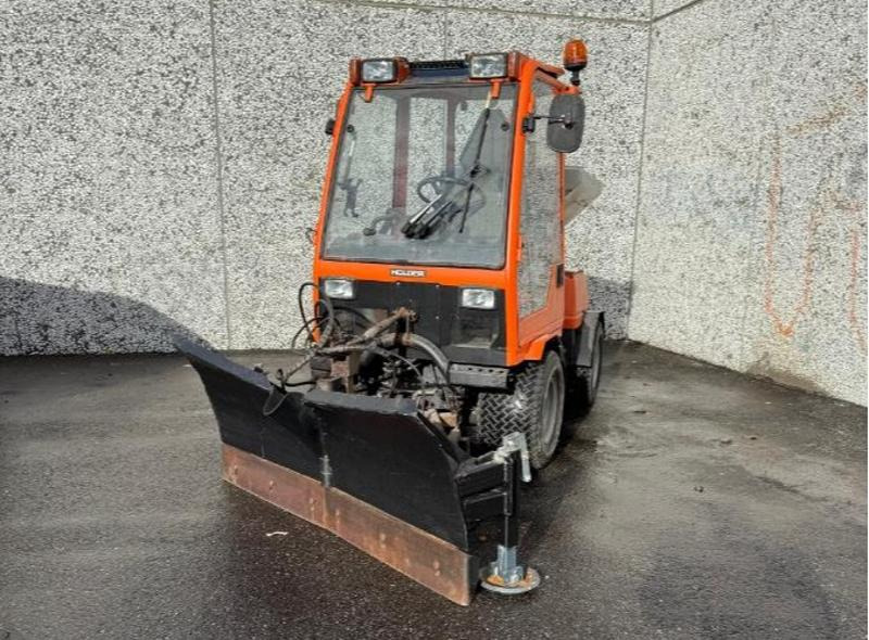 2002 Holder C240 Traktorregistrert redskapsbærer med 4x4 brøyteskjær og strøer - Véhicule de voirie/ Spécial: photos 1 2002 Holder C240 Traktorregistrert redskapsbærer med 4x4 brøyteskjær og strøer - Véhicule de voirie/ Spécial: photos 1