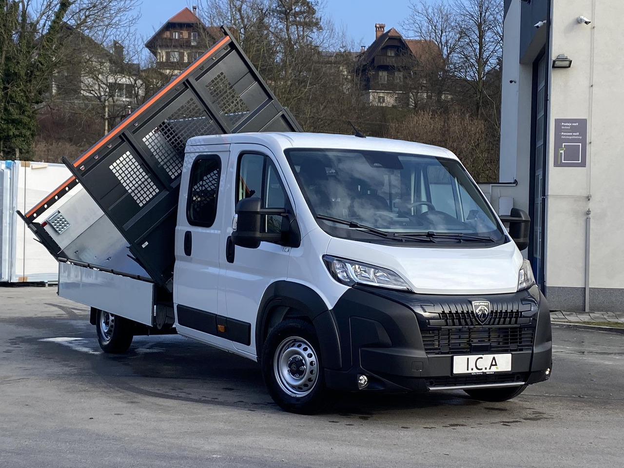 PEUGEOT BOXER L4 DOKA 180 PS | SCATTOLINI DREISEITENKIPPER 3150MM - Utilitaire benne, Utilitaire double cabine: photos 1 PEUGEOT BOXER L4 DOKA 180 PS | SCATTOLINI DREISEITENKIPPER 3150MM - Utilitaire benne, Utilitaire double cabine: photos 1