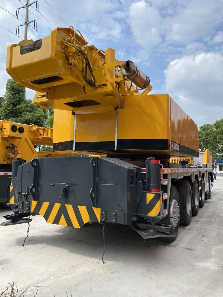 Grue mobile XCMG 100 Ton used truck crane QY100 with 68 meter telescopic boom on sale: photos 8 Grue mobile XCMG 100 Ton used truck crane QY100 with 68 meter telescopic boom on sale: photos 8