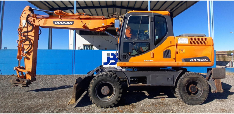 Doosan DX140W-3 *coming soon* - Pelle sur pneus: photos 1 Doosan DX140W-3 *coming soon* - Pelle sur pneus: photos 1