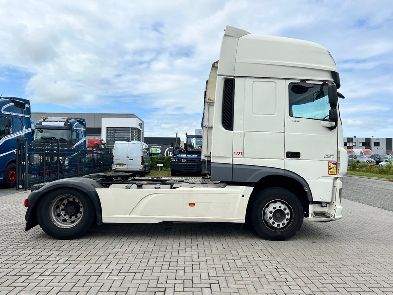DAF XF 460 4x2 Trekker SSC / 2x Tank / full spoiler - Tracteur routier: photos 4 DAF XF 460 4x2 Trekker SSC / 2x Tank / full spoiler - Tracteur routier: photos 4