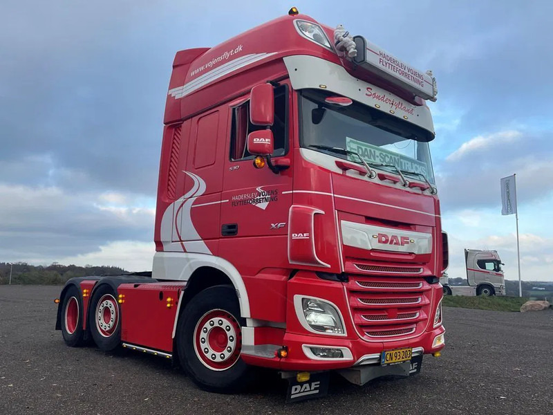 DAF XF 530 Twensteer Special interior. Full Air suspension Hydr. system - Tracteur routier: photos 2 DAF XF 530 Twensteer Special interior. Full Air suspension Hydr. system - Tracteur routier: photos 2