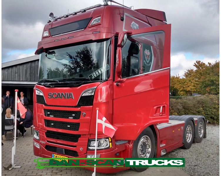 Scania R590 V8 NGS Rear steering 6x2*4. Air / Air suspension. Hydr. system - Tracteur routier: photos 1 Scania R590 V8 NGS Rear steering 6x2*4. Air / Air suspension. Hydr. system - Tracteur routier: photos 1