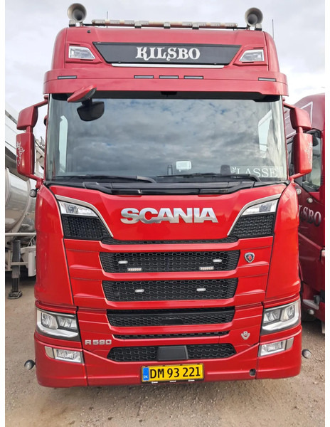 Scania R590 V8 NGS Rear steering 6x2*4. Air / Air suspension. Hydr. system - Tracteur routier: photos 4 Scania R590 V8 NGS Rear steering 6x2*4. Air / Air suspension. Hydr. system - Tracteur routier: photos 4
