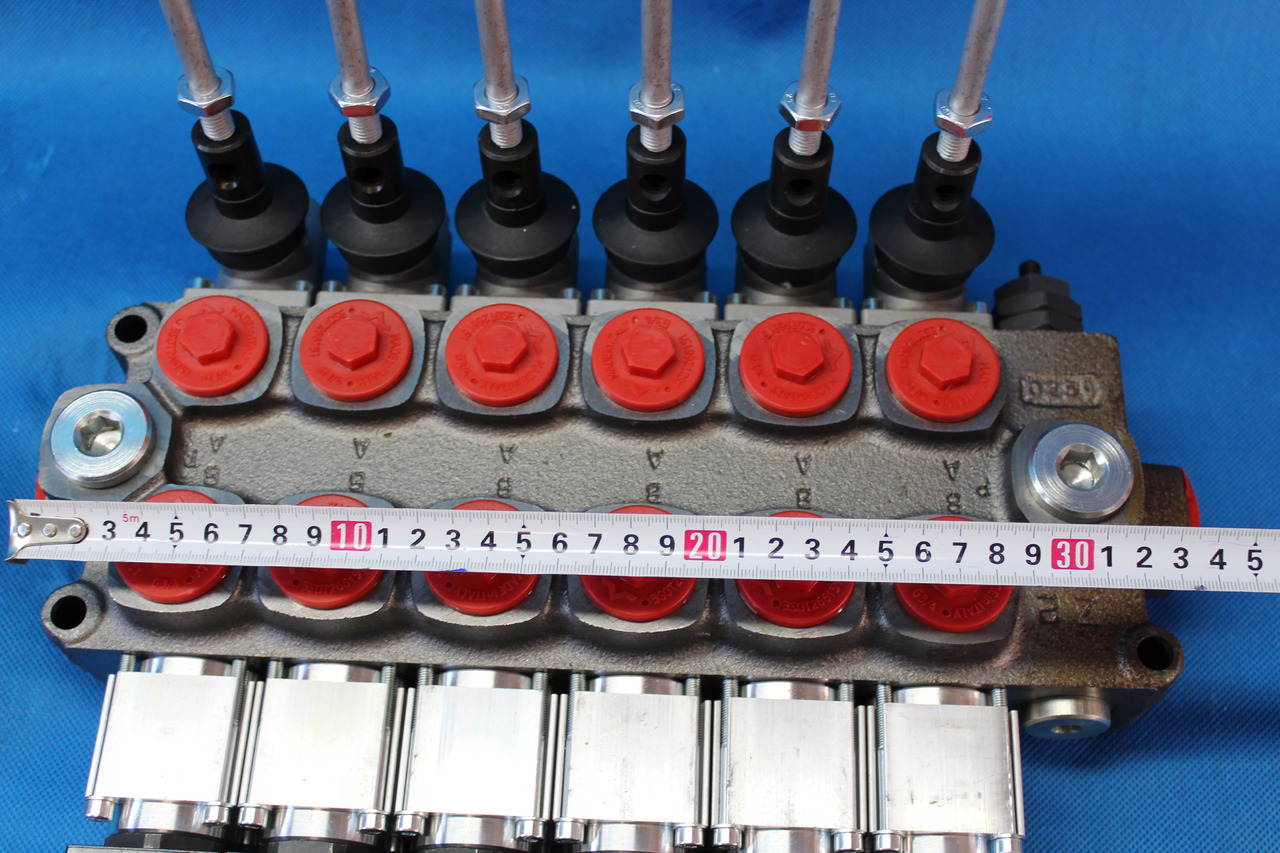 6 Sections Directional Control Valve Galtech Q95 120 l/min 31 GPM Electric solen for HDS-edged and cranes. - Équipement aéroportuaire: photos 5 6 Sections Directional Control Valve Galtech Q95 120 l/min 31 GPM Electric solen for HDS-edged and cranes. - Équipement aéroportuaire: photos 5