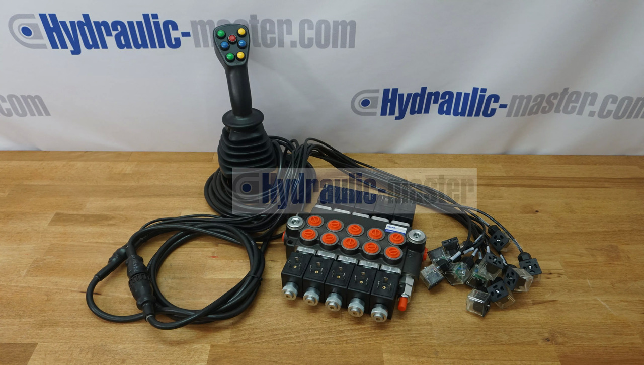 Joystick JCB with Monoblock Valve 5 functions MF, CASE, John Deere - Machine agricole: photos 1 Joystick JCB with Monoblock Valve 5 functions MF, CASE, John Deere - Machine agricole: photos 1