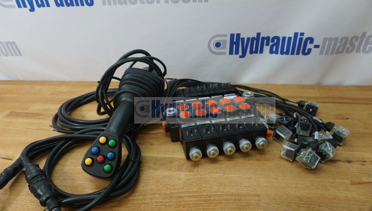 Joystick JCB with Monoblock Valve 5 functions MF, CASE, John Deere - Machine agricole: photos 5 Joystick JCB with Monoblock Valve 5 functions MF, CASE, John Deere - Machine agricole: photos 5