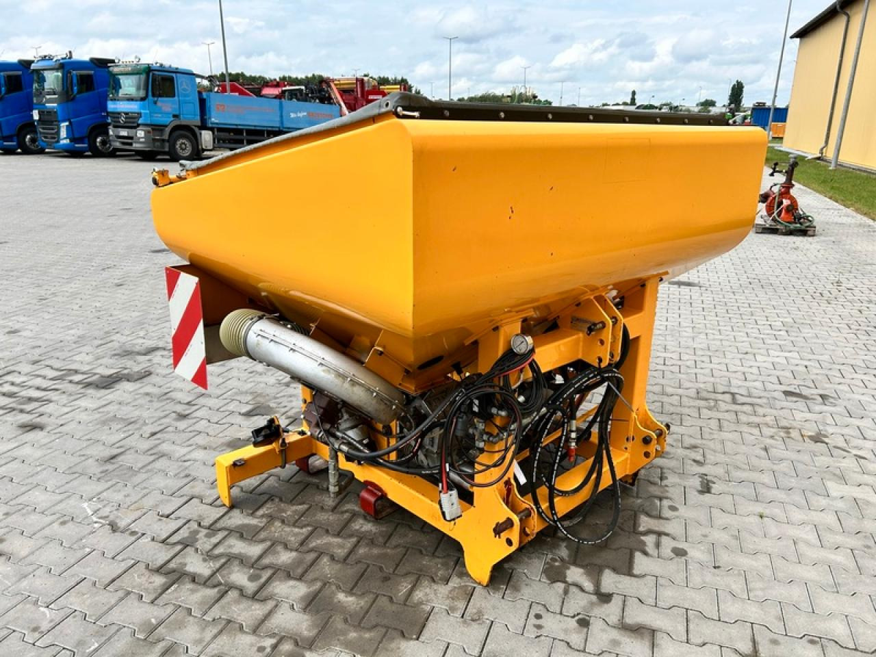 AGRISEM DSF 1600 FRONTTANK - Distributeur d'engrais: photos 3 AGRISEM DSF 1600 FRONTTANK - Distributeur d'engrais: photos 3