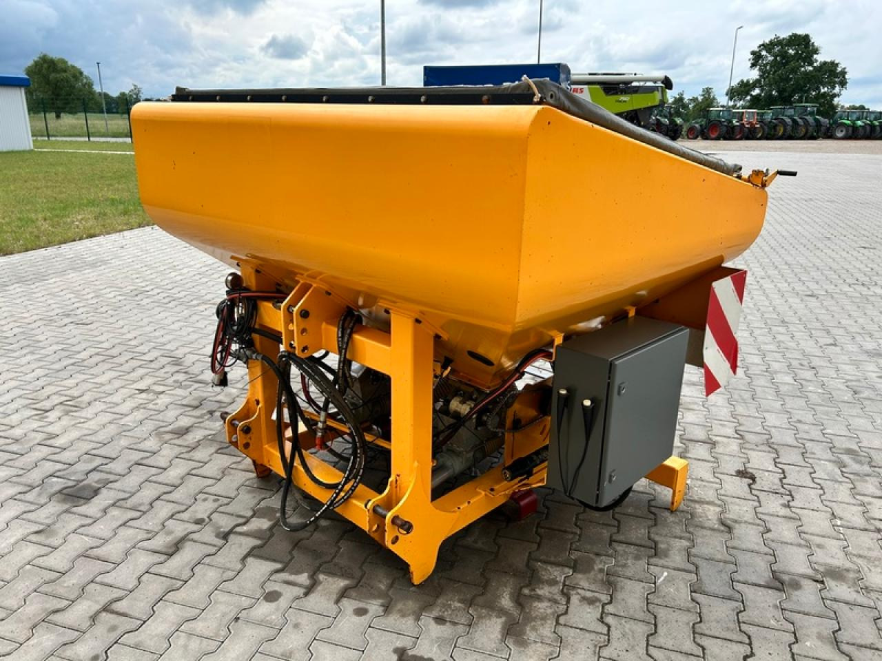 AGRISEM DSF 1600 FRONTTANK - Distributeur d'engrais: photos 4 AGRISEM DSF 1600 FRONTTANK - Distributeur d'engrais: photos 4