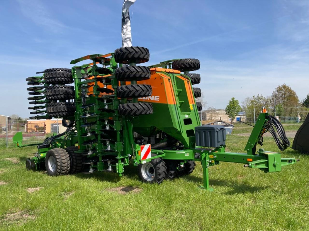 Amazone CIRRIUS 6003AKTION - Combiné de semis: photos 1 Amazone CIRRIUS 6003AKTION - Combiné de semis: photos 1