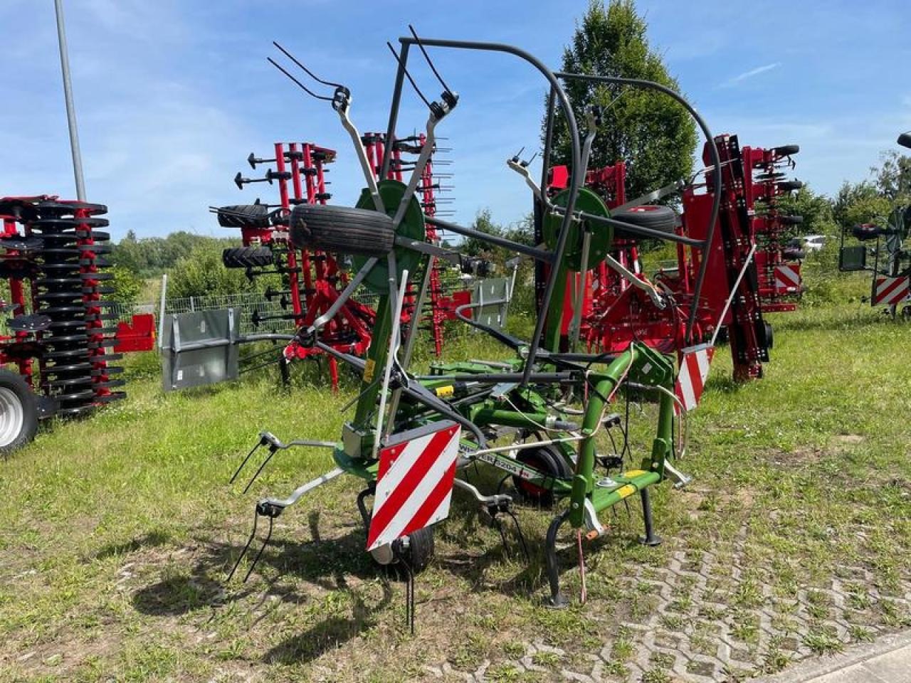 Fendt TWISTER 5204 AKTION - Faneuse: photos 4 Fendt TWISTER 5204 AKTION - Faneuse: photos 4