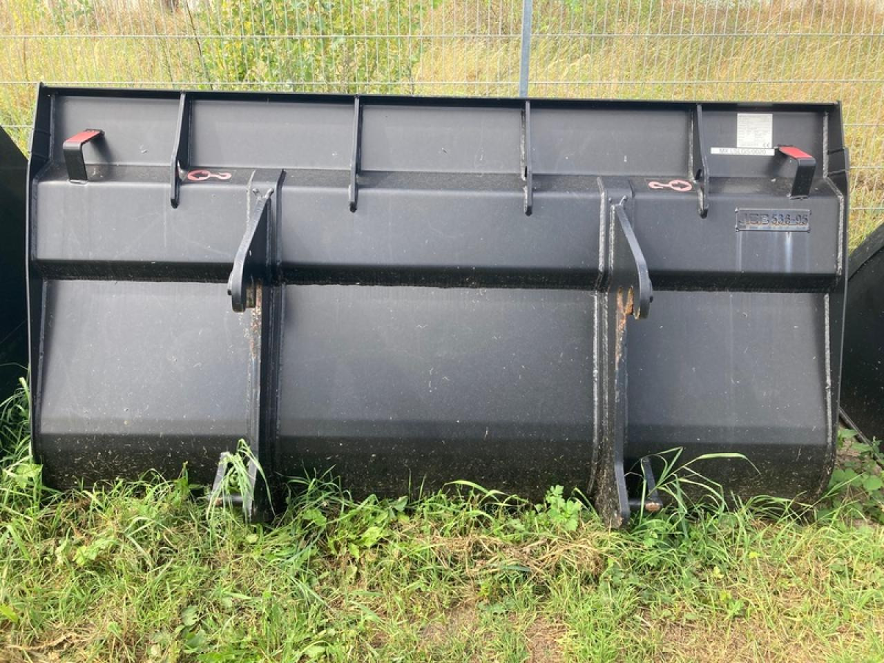 JCB LSB LEICHTGUTSCHAUFEL JCB Q-FIT - Godet pour chargeur: photos 3 JCB LSB LEICHTGUTSCHAUFEL JCB Q-FIT - Godet pour chargeur: photos 3