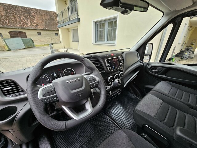 IVECO Daily 35S18 3.0 Pritsche Plane Ladebordwand AHK - Utilitaire rideaux coulissants (PLSC): photos 4 IVECO Daily 35S18 3.0 Pritsche Plane Ladebordwand AHK - Utilitaire rideaux coulissants (PLSC): photos 4
