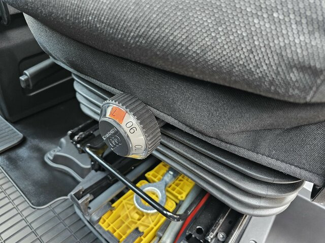 IVECO Daily 35S18HA8V DOKA Hi-Matic 12m³ 2xSchiebetür - Fourgon utilitaire, Utilitaire double cabine: photos 4 IVECO Daily 35S18HA8V DOKA Hi-Matic 12m³ 2xSchiebetür - Fourgon utilitaire, Utilitaire double cabine: photos 4