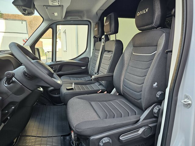 IVECO Daily 35S18HA8V DOKA Hi-Matic 12m³ 2xSchiebetür - Fourgon utilitaire, Utilitaire double cabine: photos 3 IVECO Daily 35S18HA8V DOKA Hi-Matic 12m³ 2xSchiebetür - Fourgon utilitaire, Utilitaire double cabine: photos 3