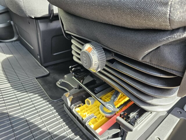 IVECO Daily 35S21HA8V Hi-Matic LBW AIR PRO AHK Navi - Utilitaire rideaux coulissants (PLSC): photos 5 IVECO Daily 35S21HA8V Hi-Matic LBW AIR PRO AHK Navi - Utilitaire rideaux coulissants (PLSC): photos 5