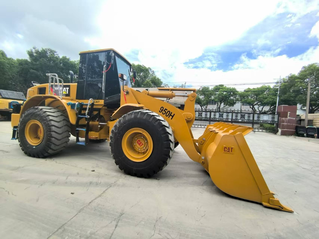 CAT 950H - Chargeuse sur pneus: photos 1 CAT 950H - Chargeuse sur pneus: photos 1