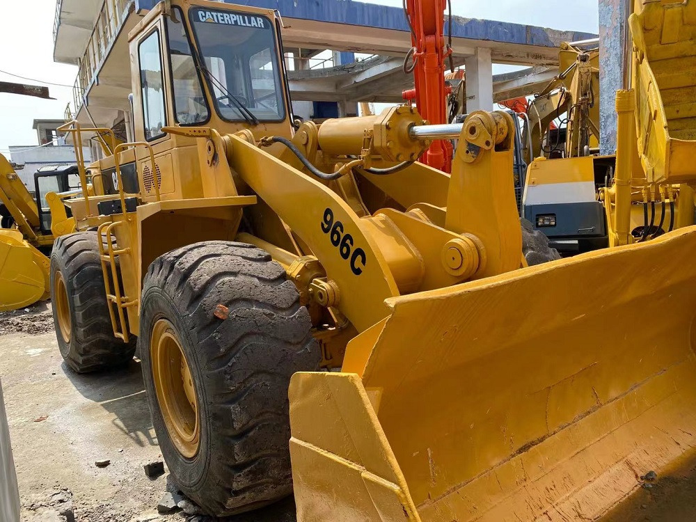 CAT 966C - Chargeuse sur pneus: photos 3 CAT 966C - Chargeuse sur pneus: photos 3