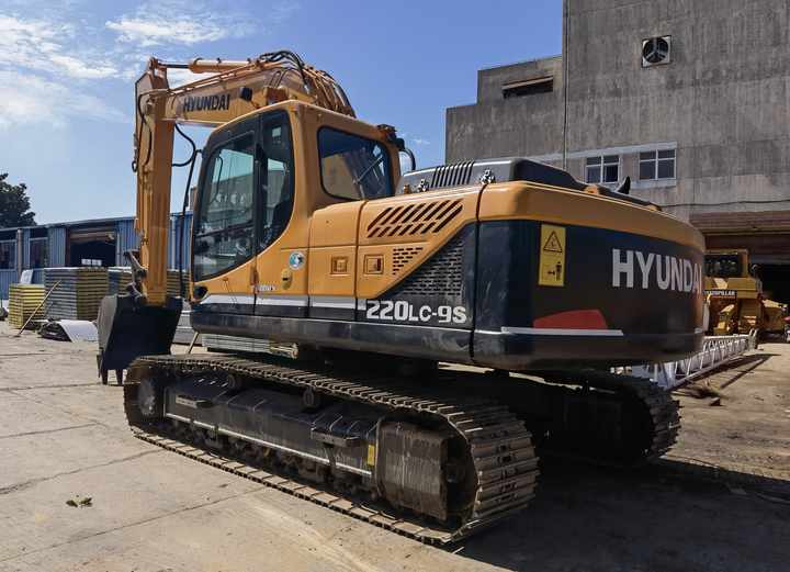 Cheapest price Hyundai 220lc-9s excavator used South Korea Hyundai 220lc-9s excavator in stock - Pelle sur chenille: photos 2 Cheapest price Hyundai 220lc-9s excavator used South Korea Hyundai 220lc-9s excavator in stock - Pelle sur chenille: photos 2