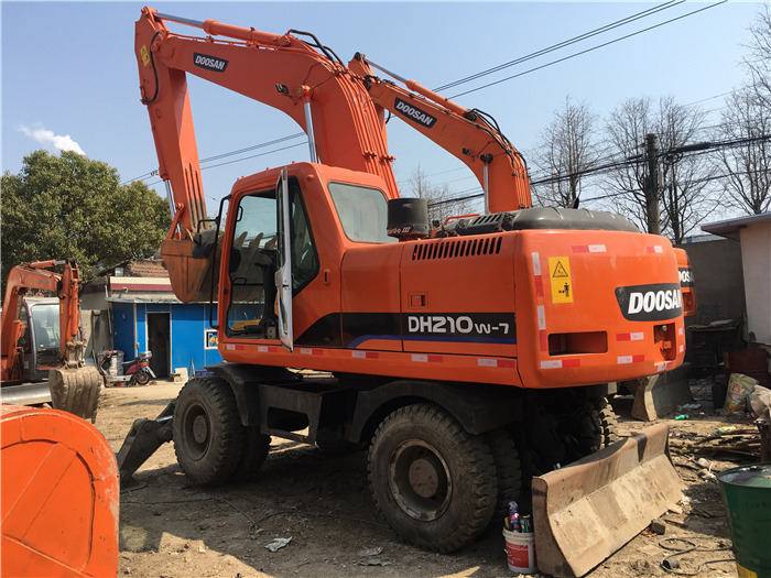 Doosan DH210w-7 wheel excavator - Pelle sur pneus: photos 3 Doosan DH210w-7 wheel excavator - Pelle sur pneus: photos 3