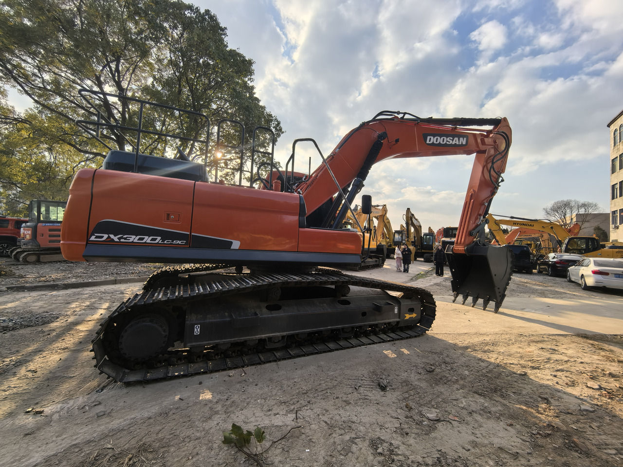 Doosan DX300LC Crawler Excavator - Pelle sur chenille: photos 2 Doosan DX300LC Crawler Excavator - Pelle sur chenille: photos 2
