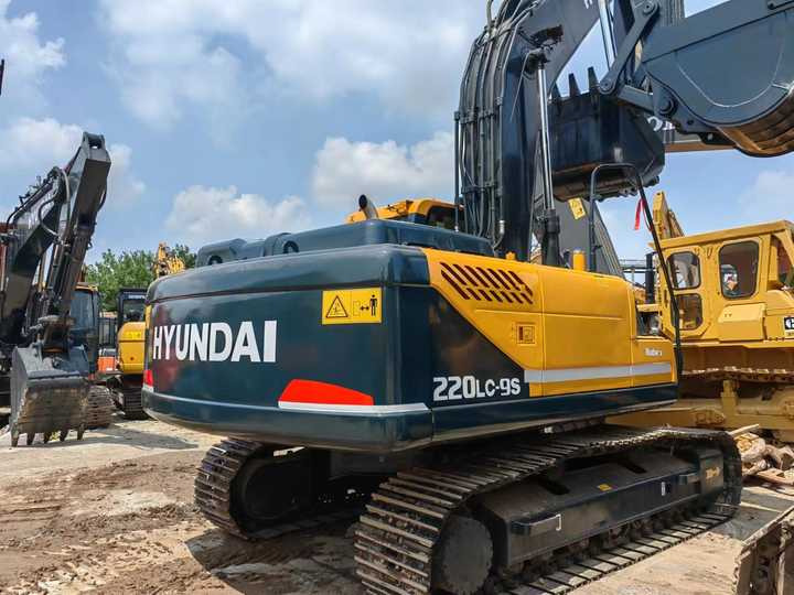 Good performance made in Korea earth-moving machinery second hand hyundai 220LC-9S used hyundai 220 excavator for sale - Pelle sur chenille: photos 2 Good performance made in Korea earth-moving machinery second hand hyundai 220LC-9S used hyundai 220 excavator for sale - Pelle sur chenille: photos 2
