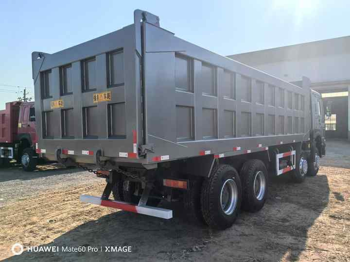 HOWO Heavy Dump Truck 6x4 8x4 Diesel Manual Transmission Right Left Hand Drive Sinotruck Dump Truck - Camion benne: photos 4 HOWO Heavy Dump Truck 6x4 8x4 Diesel Manual Transmission Right Left Hand Drive Sinotruck Dump Truck - Camion benne: photos 4
