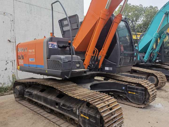 High Quality 20 Tons Hitachi used Excavator for sale crawler Digger Low Price - Pelle: photos 3 High Quality 20 Tons Hitachi used Excavator for sale crawler Digger Low Price - Pelle: photos 3